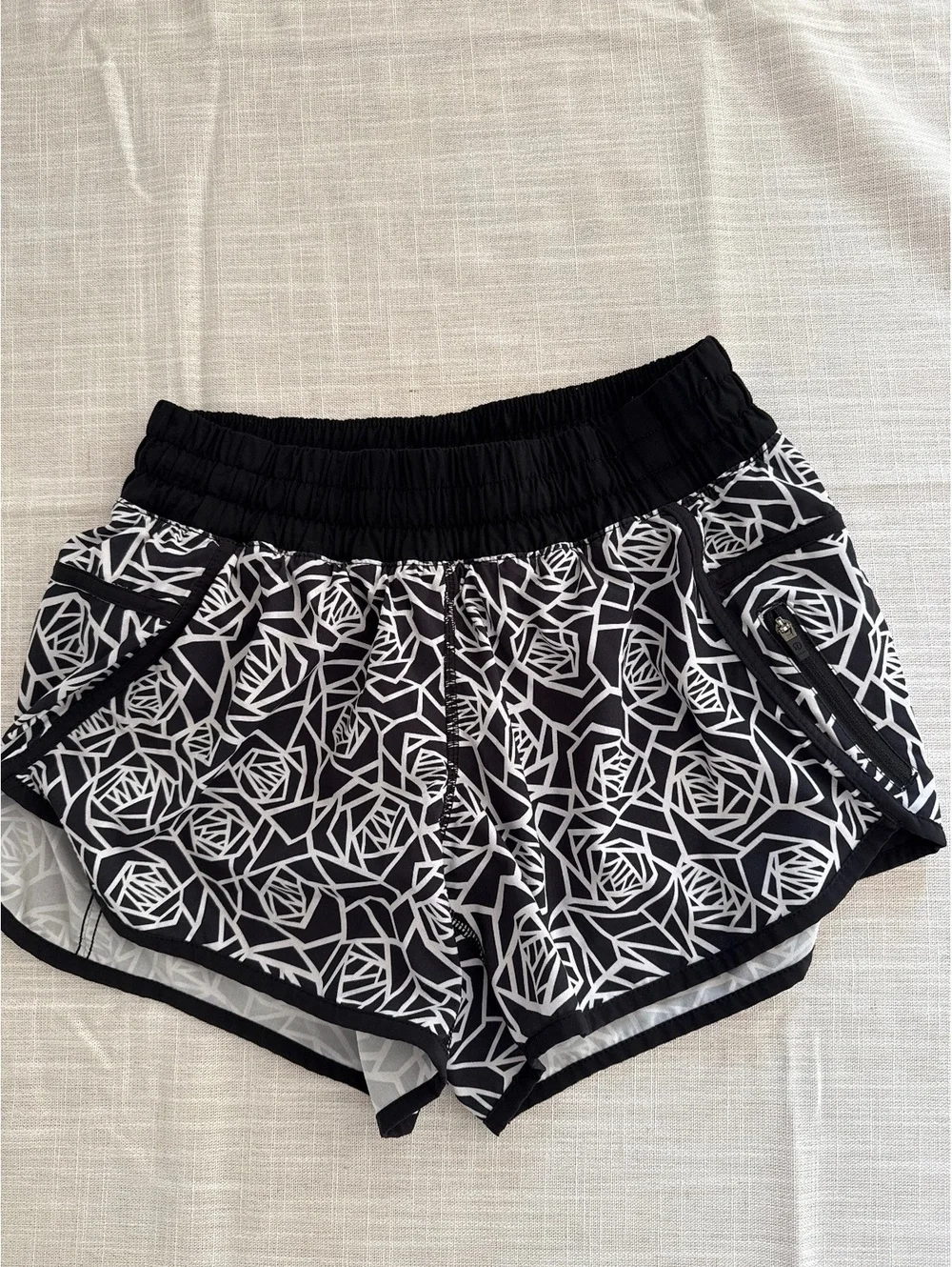 Lululemon Women's Athletic Shorts Size 8 Black and White Pattern